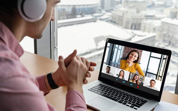 video-call videoconferencia sobre formación en nopcommerce